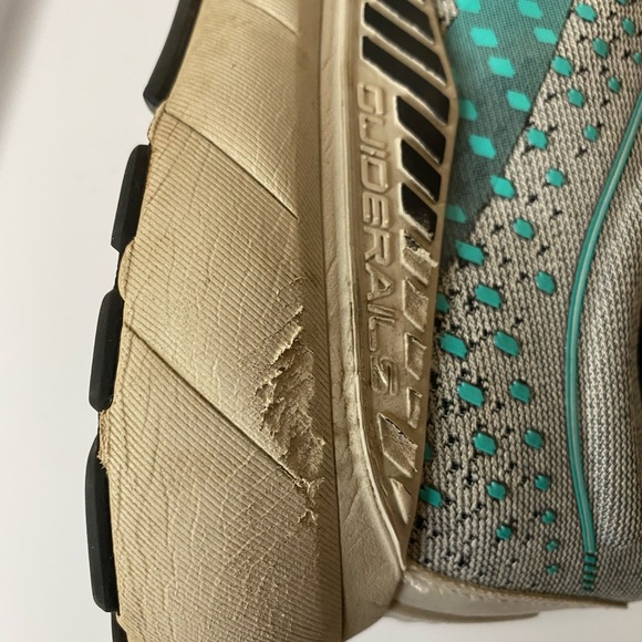 Brooks Women’s Adrenaline GTS 21 Sneaker in Grey/Teal Size 11 Width B - Picture 8 of 14